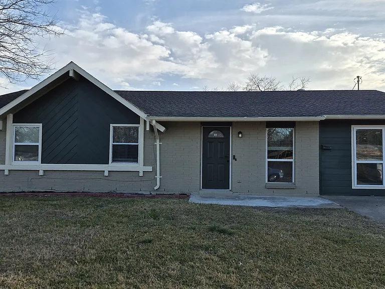 Hillwood Dr — Photo 36