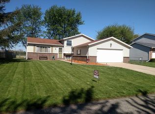 2562 Eden East Dr, Northwood, OH 43619