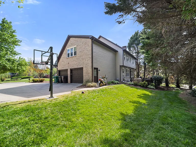 4601 Jamesford Dr — Photo 44
