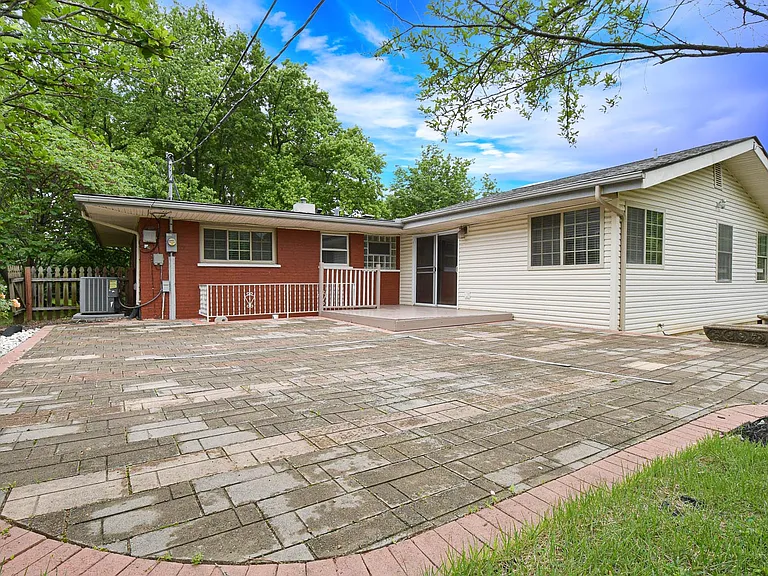819 Renee Ln — Photo 36