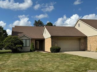 8304 Walnut Creek Dr, Grand Blanc, MI 48439