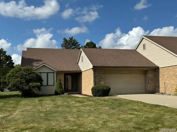 8304 Walnut Creek Dr, Grand Blanc, MI 48439