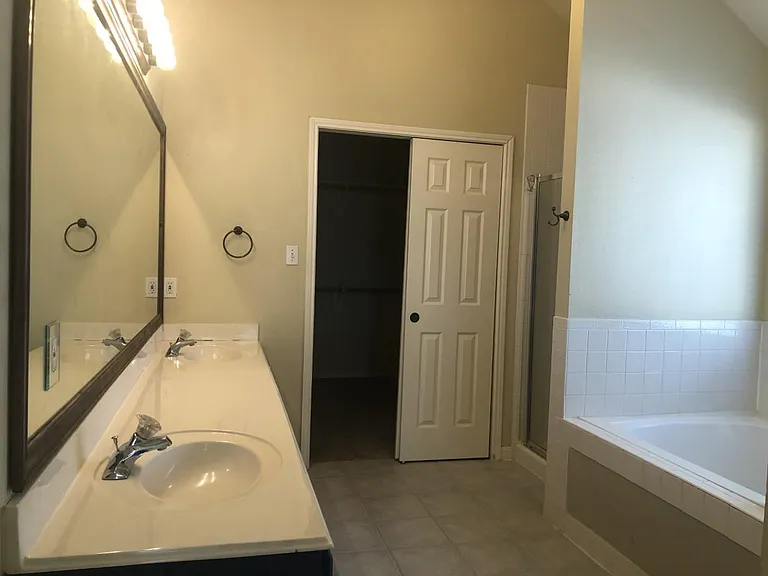 2110 Highland Bay Ct — Photo 17