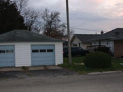 Detached garage