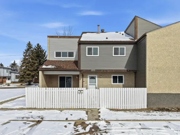 202 Kaskitayo Ct NW, Edmonton, AB T6J 3T3
