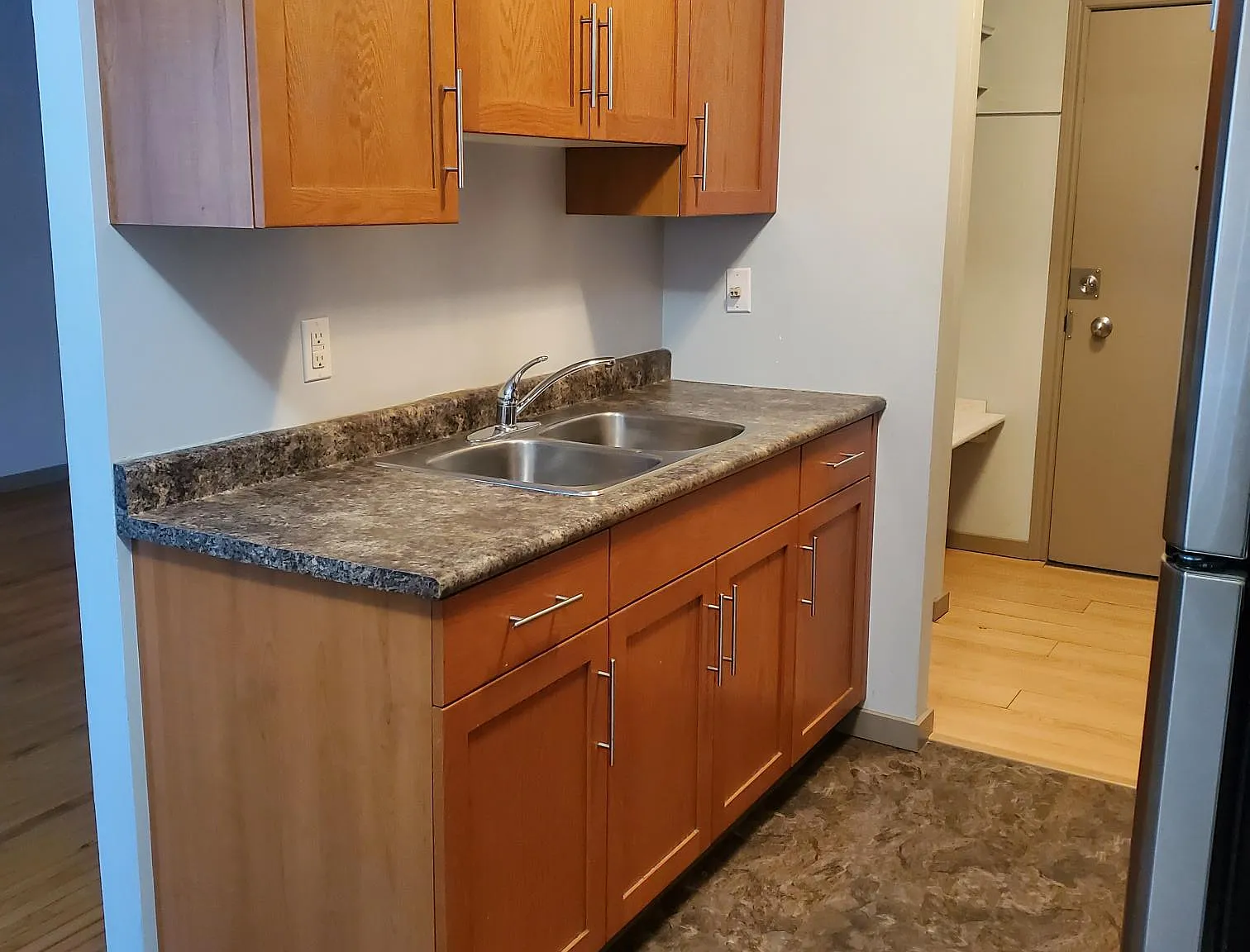 900 Norwich Avenue — Photo 2