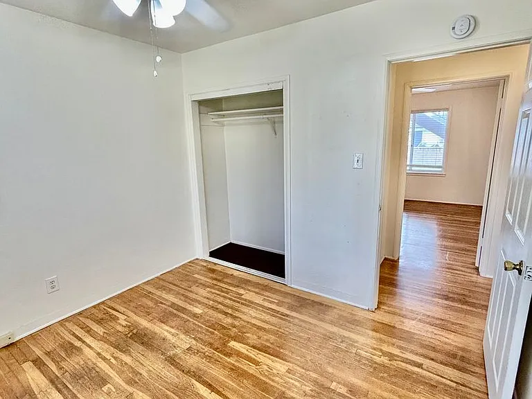 Bright & Airy 2 Bed / 1 Bath Apartment in Point Loma! — Photo 14
