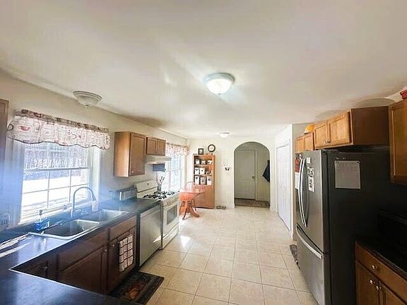 4th image of 120 Shepard Road