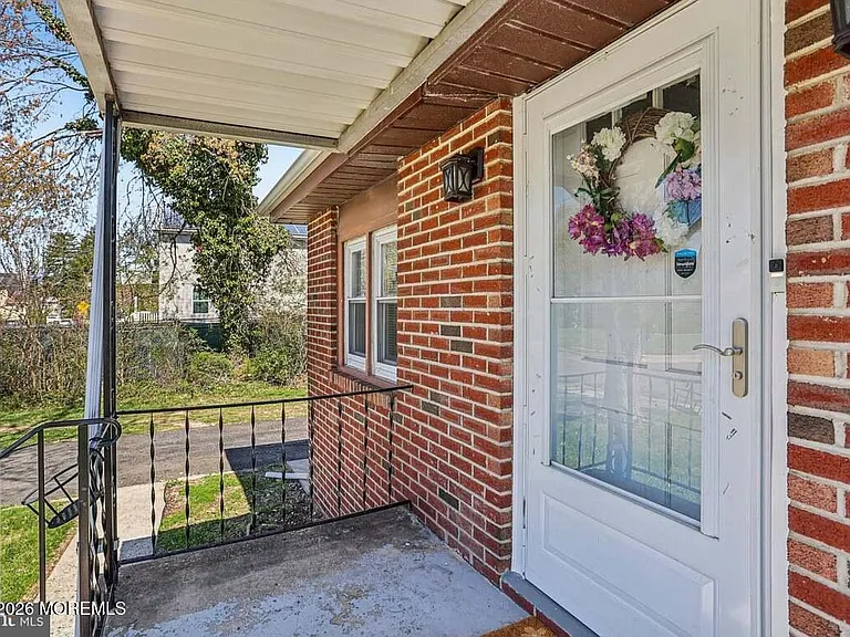 36 Browning Ave — Photo 3