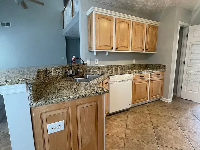475 Ellesmere Way — Photo 12