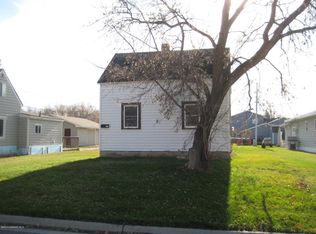 902 2nd St NE, Roseau, MN 56751