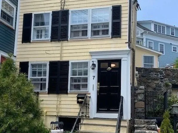 7 Lee St #1, Marblehead, MA 01945