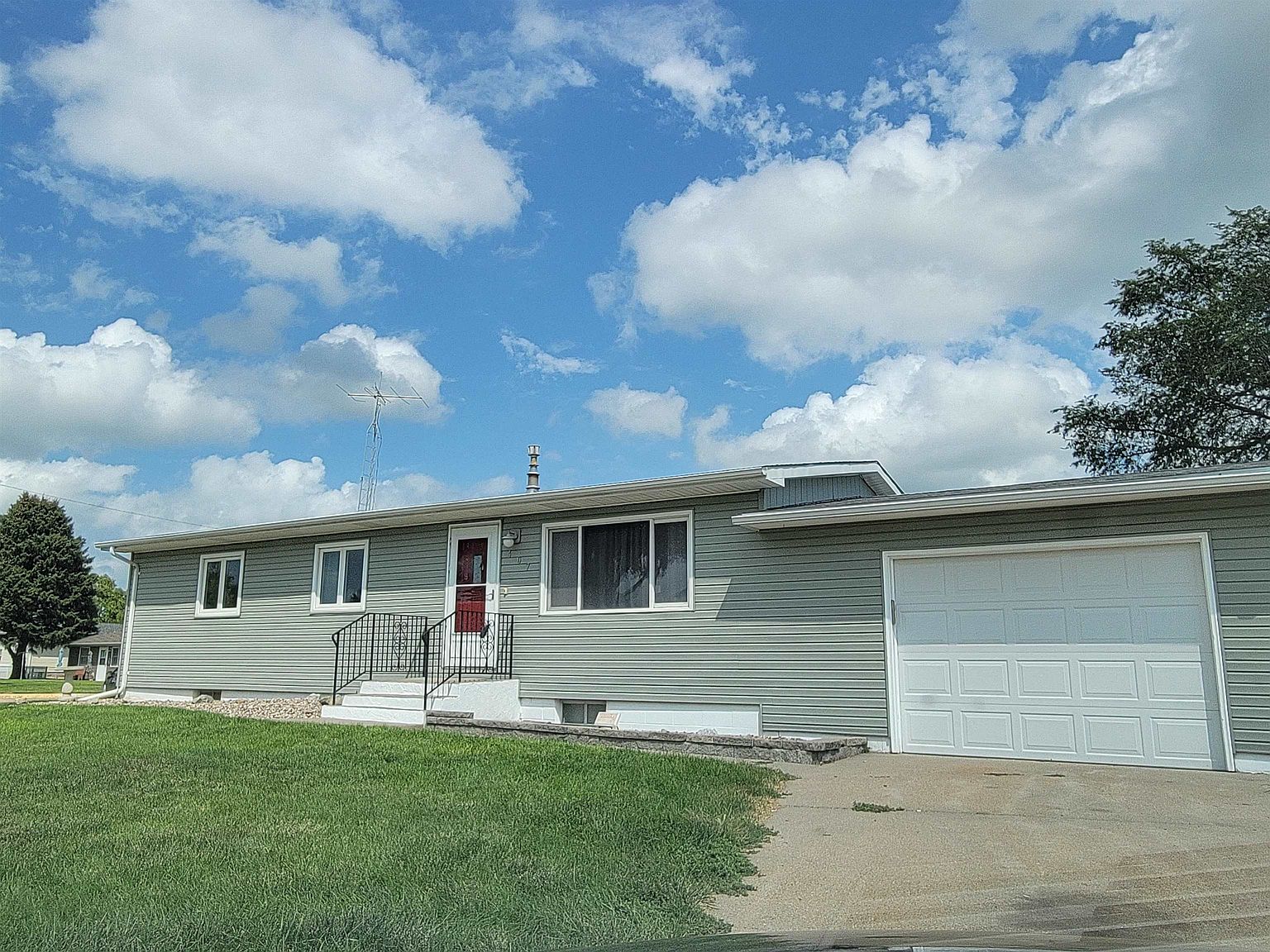 407 Labarre St, Gibbon, NE 68840 Zillow