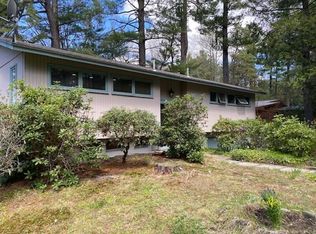 9 Flintlock Ln, Amherst, MA 01002