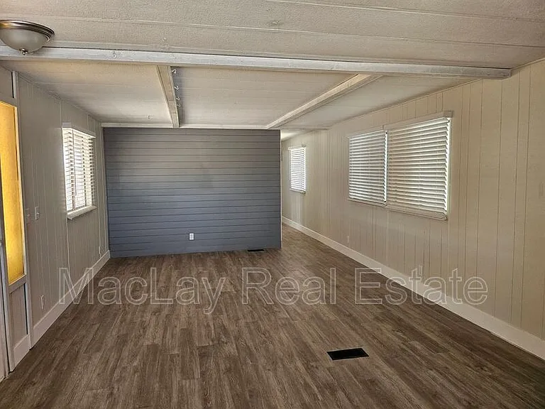 1113 W Corinthian Cir — Photo 7
