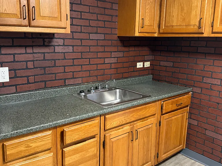 1019 Franklin Ave #1 — Photo 4