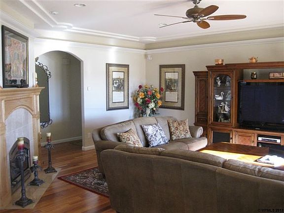 4th image of 909 Saint Pierre Cir