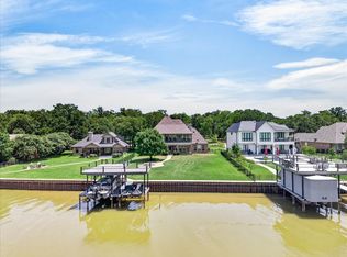 308 Saint Andrews Dr, Mabank, TX 75156
