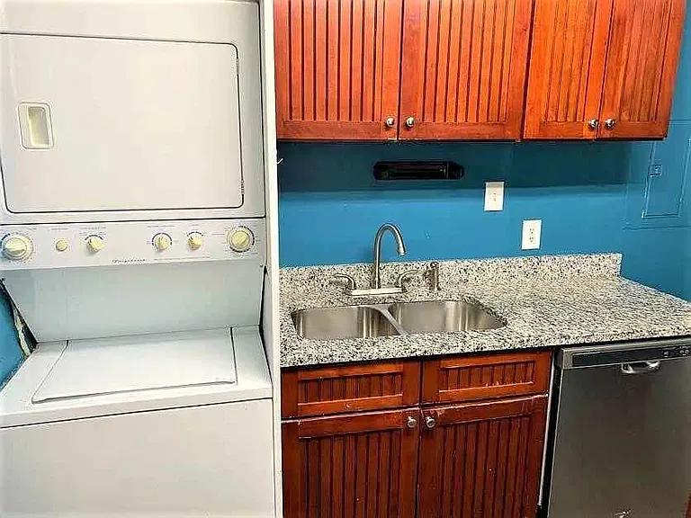 1027 Curran St NW — Photo 7