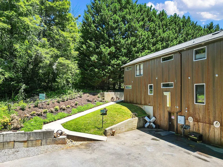 Utopia entry Access Ramp