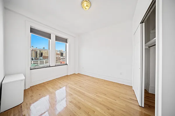 Rented by Bond New York | media 19