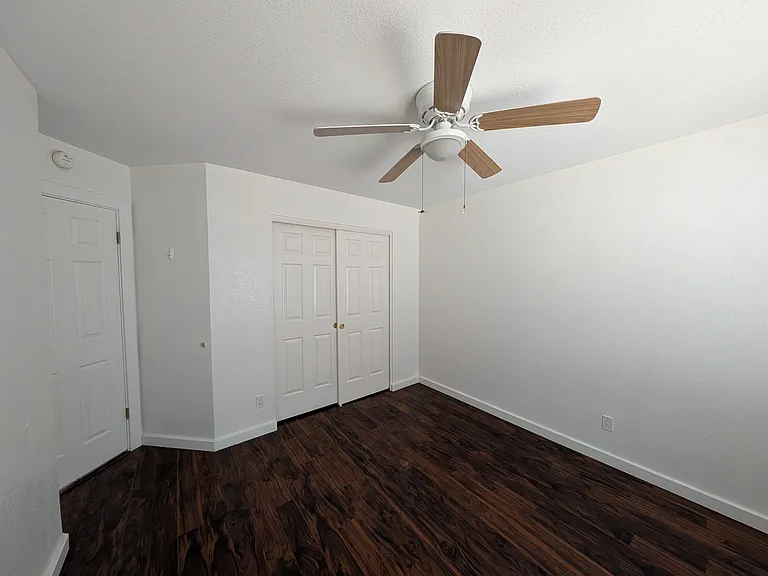 140 S Willow Creek St — Photo 18