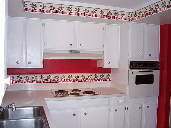Kitchen includes d/w 