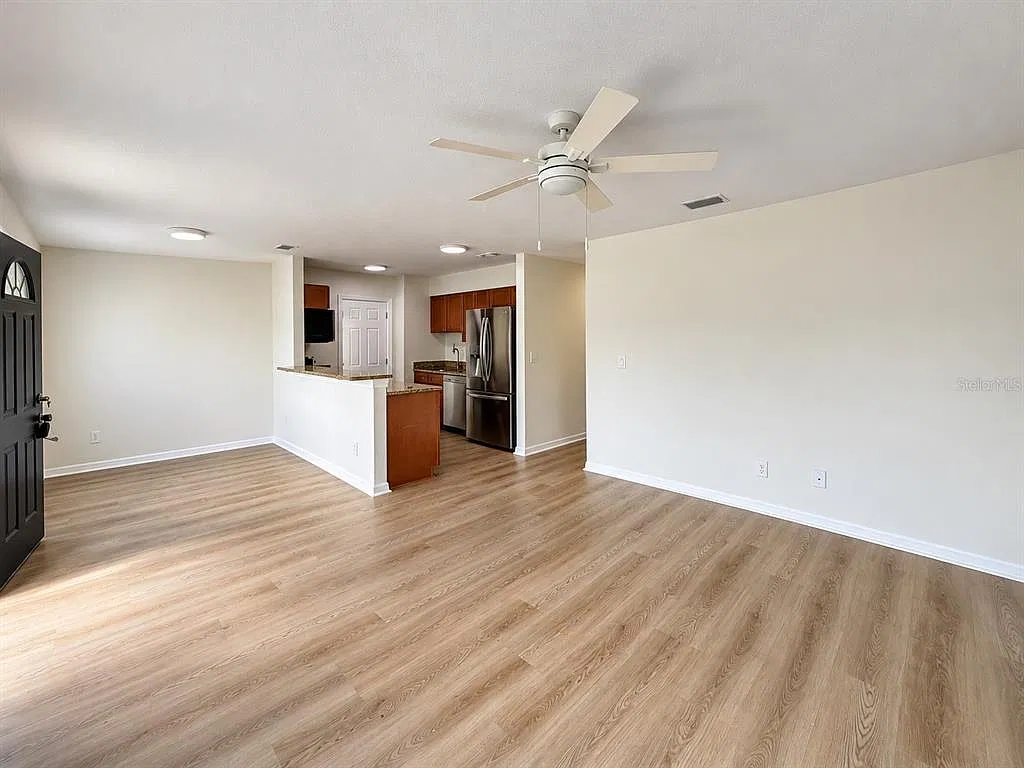 4 bed, 2.0 bath, 1584 sqft, $1,900 — Photo 2