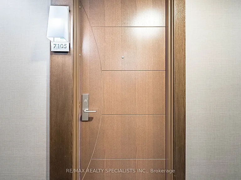 388 Yonge St #7105 — Photo 9