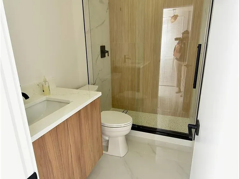 3550 NW 8th Ave #810 — Photo 8