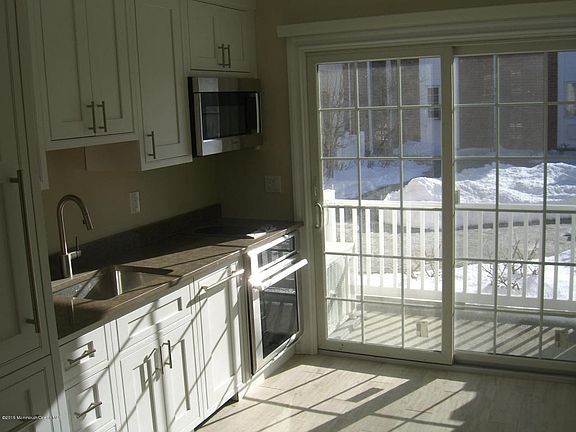 4th image of 534 Washington Blvd APT 4