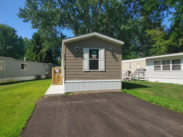 3062 Hillanlake Dr #120, Brooklyn, MI 49230