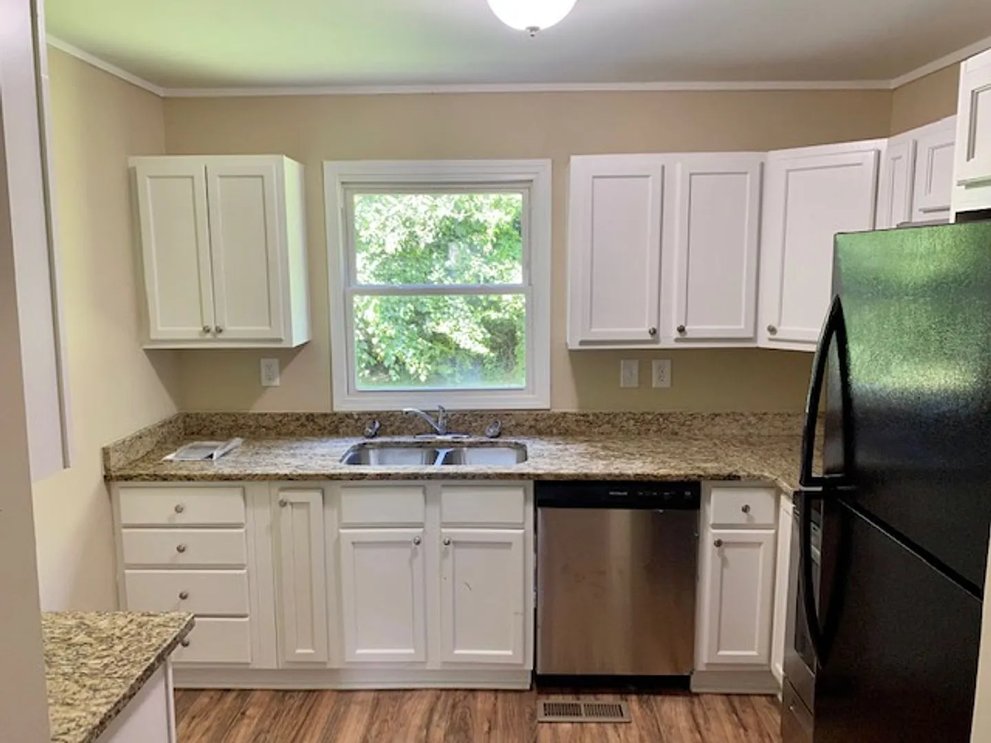 Available Now-Three Bedroom/Two Bath Bungalow - Great Location! — Photo 2