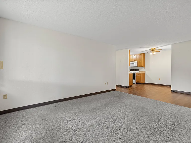 Country Bluff Apartments — Photo 20