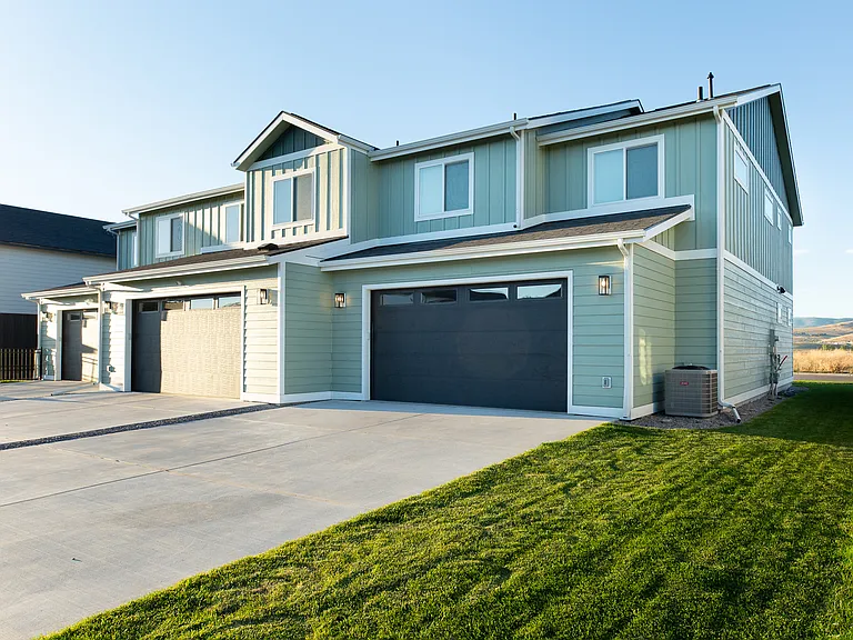 5377 Remington Dr — Photo 3