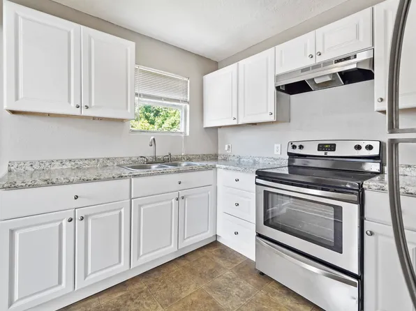 1130 7th Ave N, Texas City, TX 77590