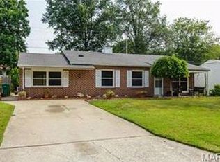 34 Jamestown Dr, Saint Peters, MO 63376