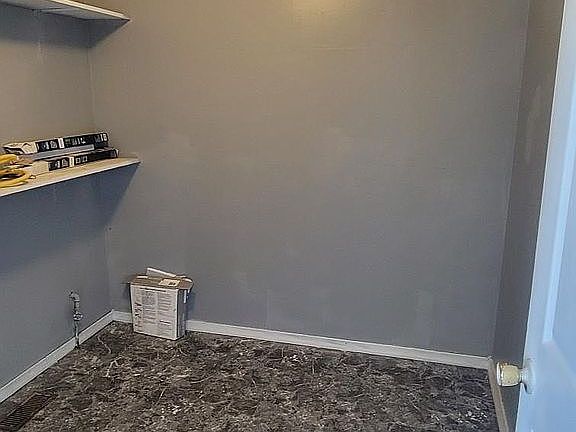 3rd image of 1012 Knollcrest Dr