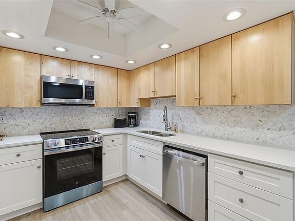 5th image of 632 Edgewater Dr Unit 135