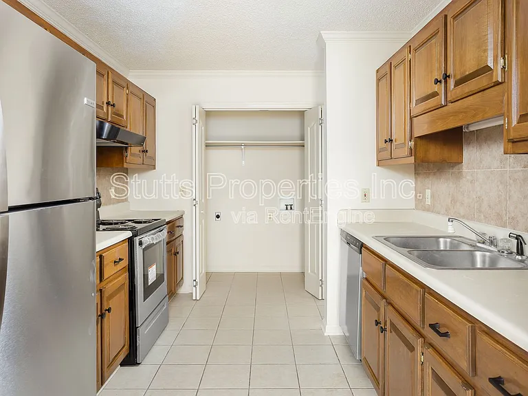 Creekside Apartments — Photo 57