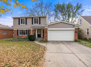 8322 Busch Ave, Center Line, MI 48015