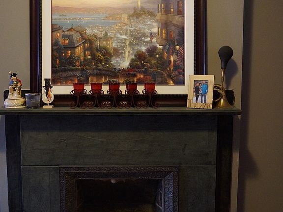 2nd Flr Fireplace
