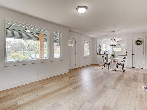 4th image of 1315 Charles Dr