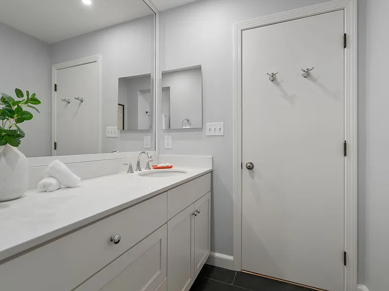 2 Clarendon St #302 — Photo 24