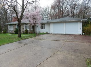 7676 Webster Rd, Middleburg Heights, OH 44130