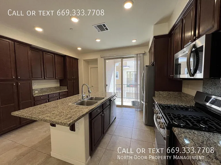 2762 Ferrara Cir — Photo 15