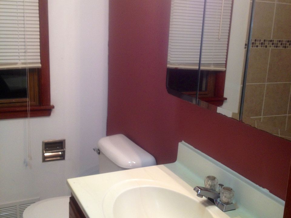 1st image of 526 Curtice St E