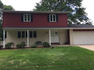 2027 Sunland Dr SE, Cedar Rapids, IA 52403