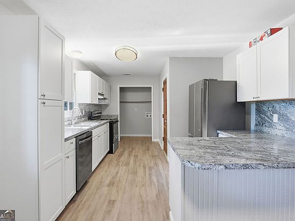 2nd image of 2944 Drew Valley St