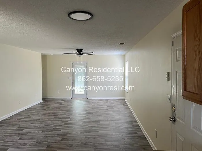 461 Bedford Knoll Dr — Photo 17